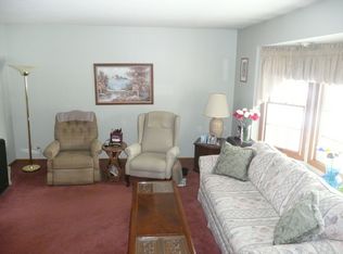 1209 Maple Ln, Elk Grove Village, IL 60007