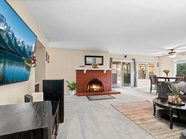 267 Hannalei Dr, Vista, CA 92083