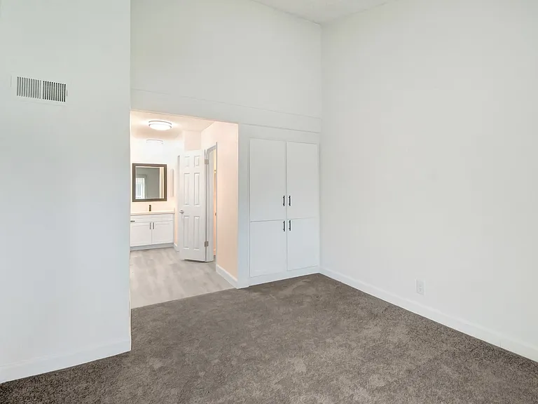 5830 Reseda Boulevard — Photo 26