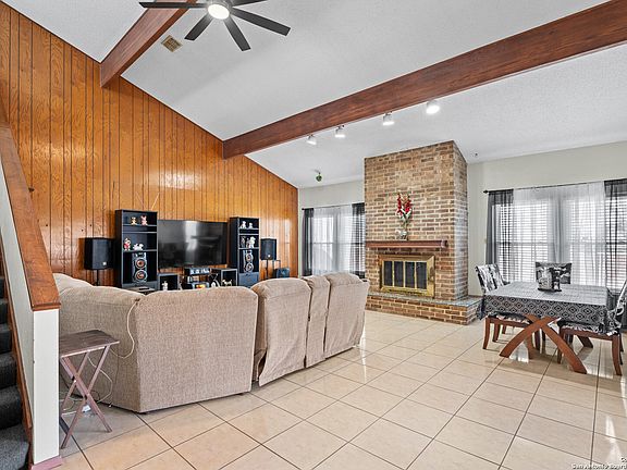 4th image of 83 Wayside Dr