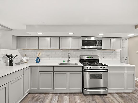 5th image of 11429 S King Dr