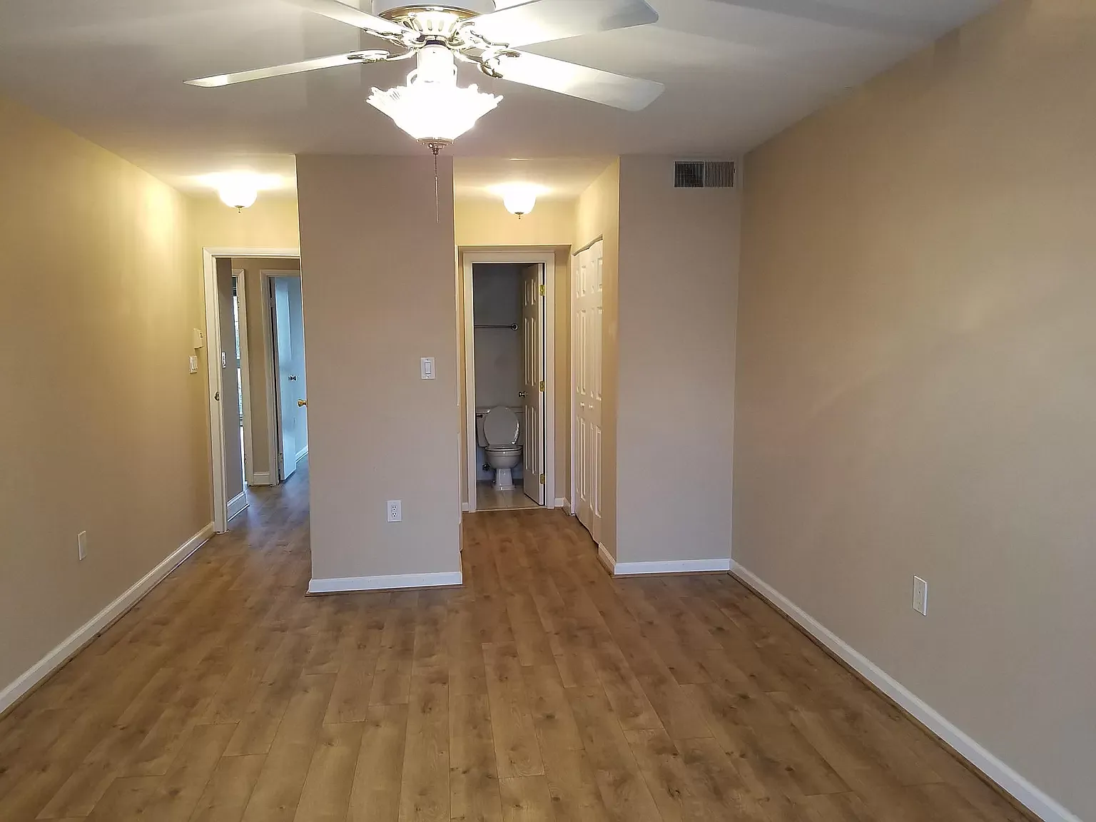 3 bed, 1345 sqft, $2,500 — Photo 4