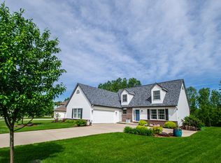 437 Westfield Way, Pewaukee, WI 53072