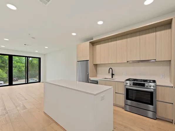 2209 S 1st St #223, Austin, TX 78704