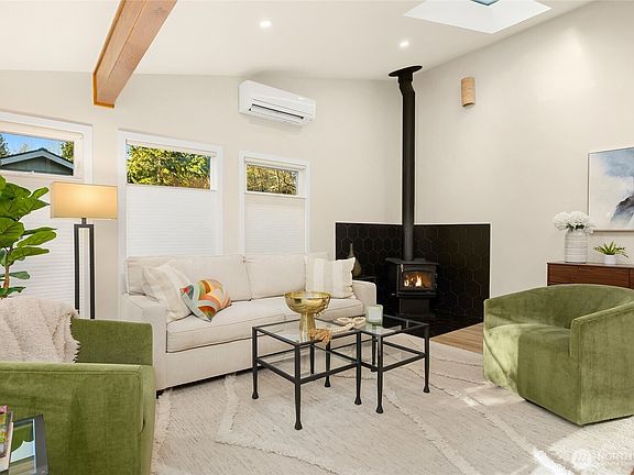 4th image of 881 Park Avenue NE