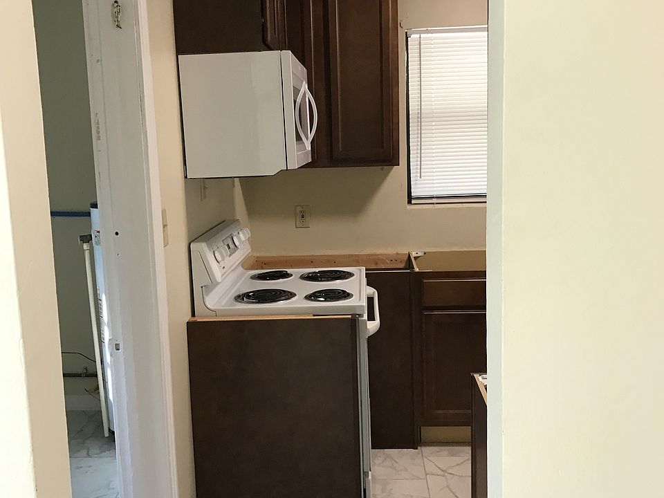 1st image of 107 W Highland Dr