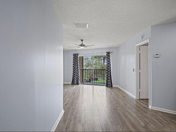5th image of 2069 NE Collins Cir APT 110