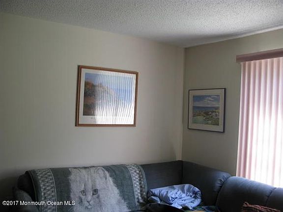 3rd image of 1358 Paris Ct