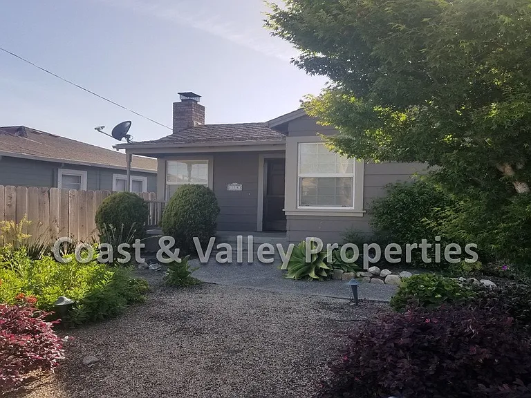 114 Lorimer St — Photo 7