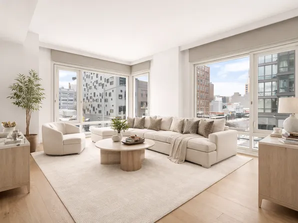 555 W 43rd St, New York, NY