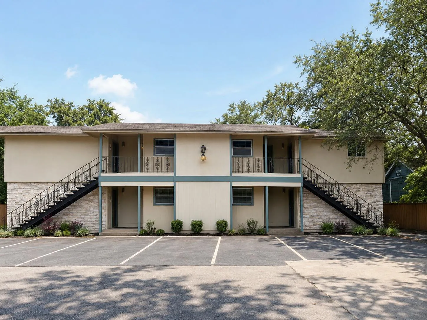 1 bed, 1.0 bath, 572 sqft, $875 — Photo 1
