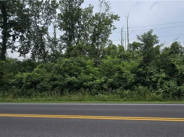 6136 Cobblestone Dr #17, Cicero, NY 13039