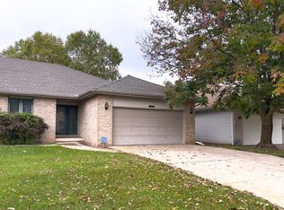 2710 Findley Dr, Springfield, IL 62704