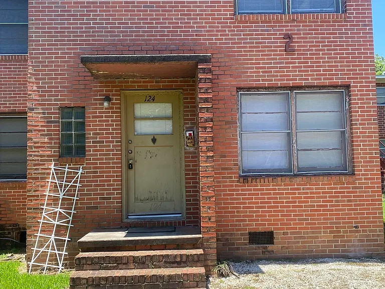 124 S Franklin Blvd — Photo 2