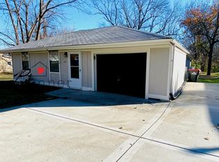 109 N Ranson Rd, Greenwood, MO 64034