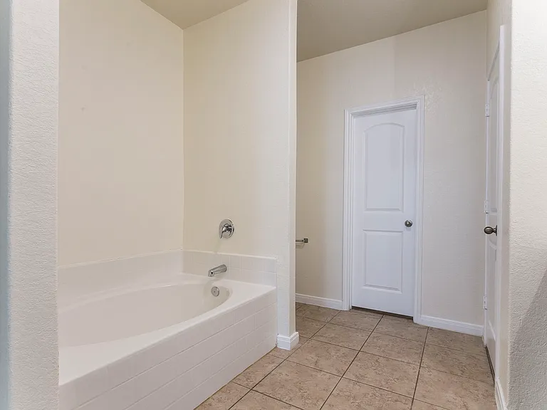 211 Azalea Way — Photo 4