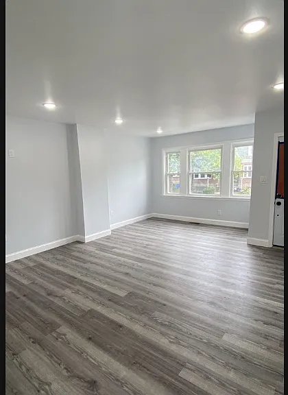 1800 73rd Ave — Photo 2