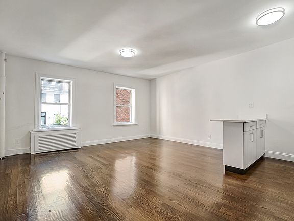 5th image of 39 E 65th St APT 4b