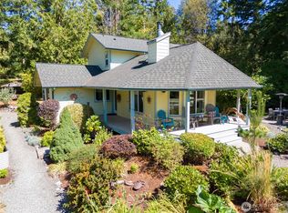 151 Beach Dr, Nordland, WA 98358