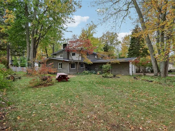 230 Glenview Dr, Avon Lake, OH 44012