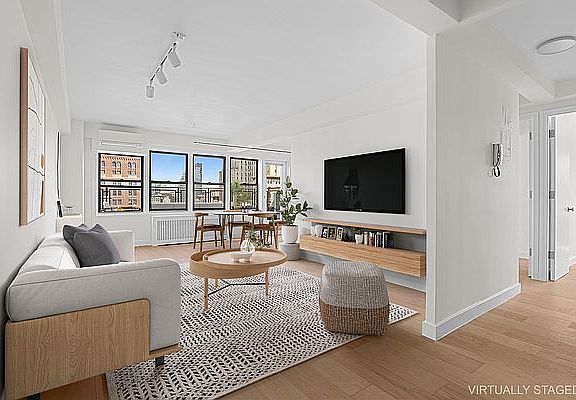 5th image of 135 Willow St APT 907