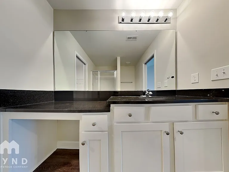 733 Hillside St — Photo 8