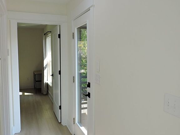4th image of 1702 E La Rua St