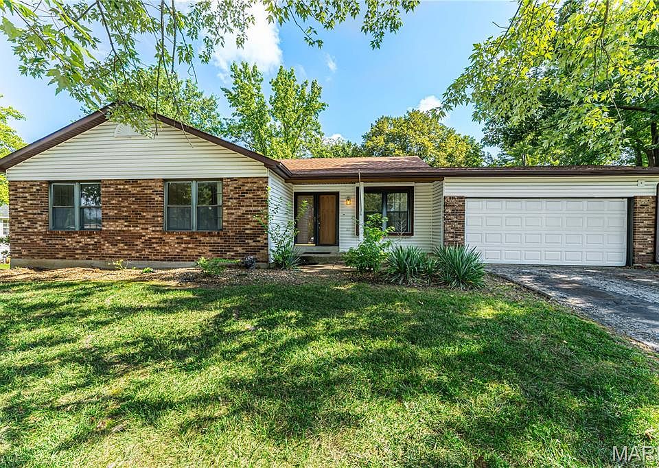 1st image of 13 Ashbrook Dr