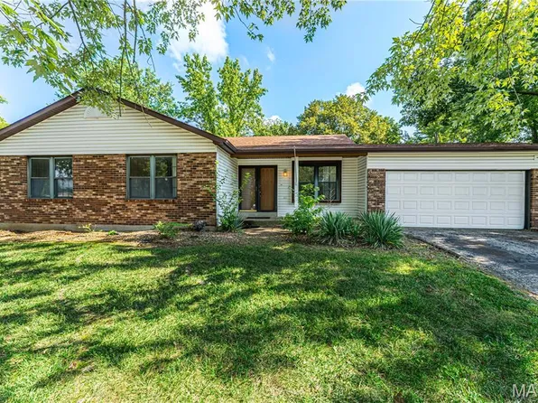 13 Ashbrook Dr, Saint Peters, MO 63376