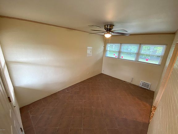 5th image of 21 Byron Ellinor Dr #C