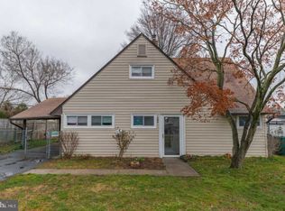 48 Red Maple Ln, Levittown, PA 19055