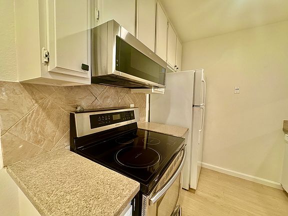 5th image of 259 N Capitol Ave Unit 206