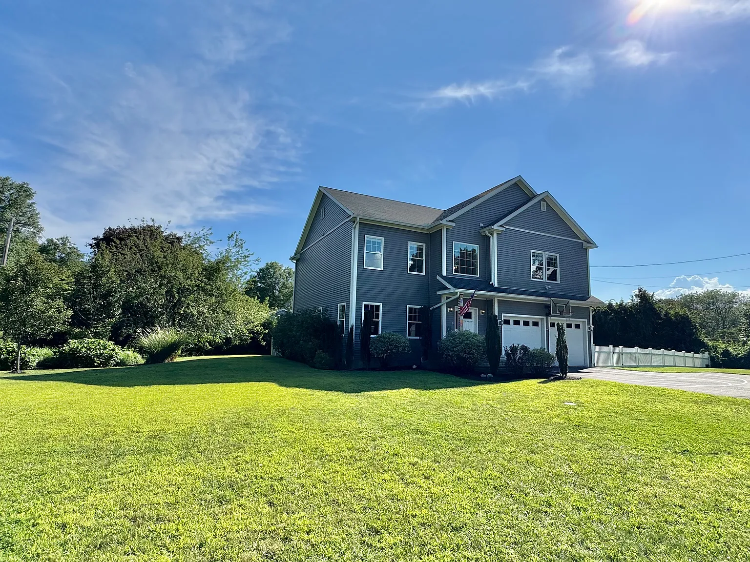 4 bed, 3.5 bath, 2800 sqft, $6,495 — Photo 2