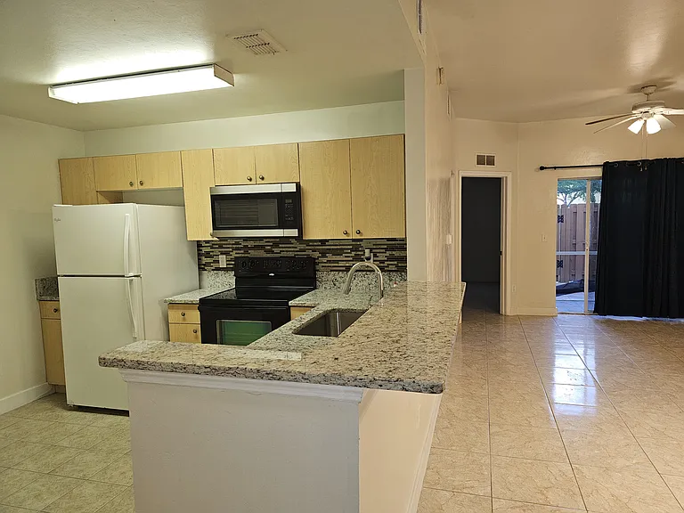 4104 Bellasol Cir #1312 — Photo 31