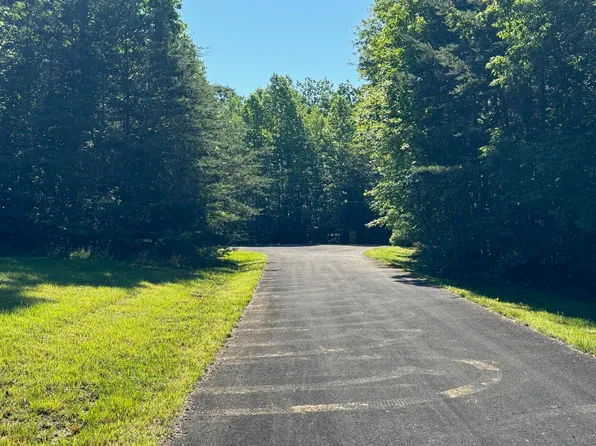 4 Village Dr, Russell Springs, KY 42642