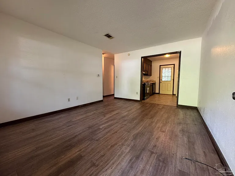 718 Mills Ave #A — Photo 3