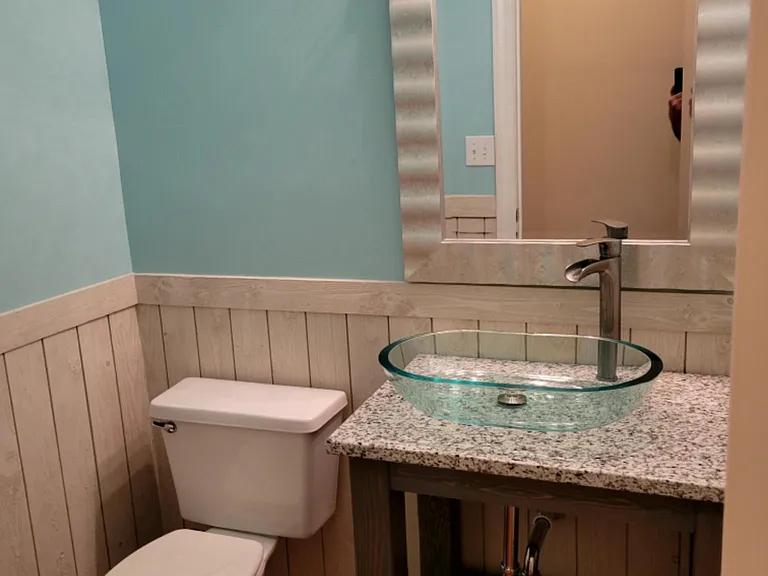 Power bath room, 1/2 bath