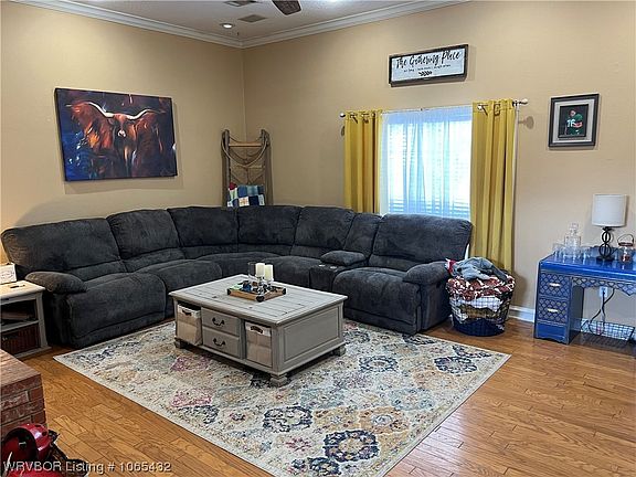 3rd image of 1816 Bunker Hill Dr
