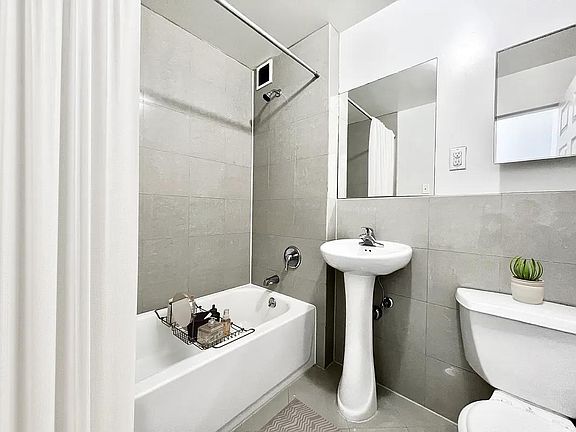 4th image of 1765 Townsend Ave APT 11G
