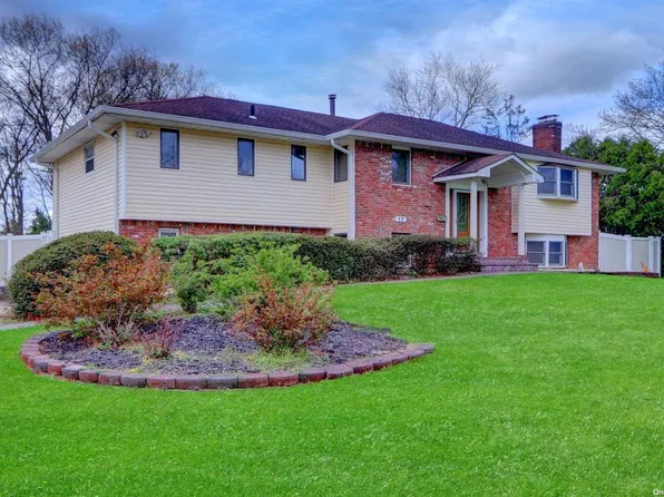 17 Pashen Place, Dix Hills, NY 11746