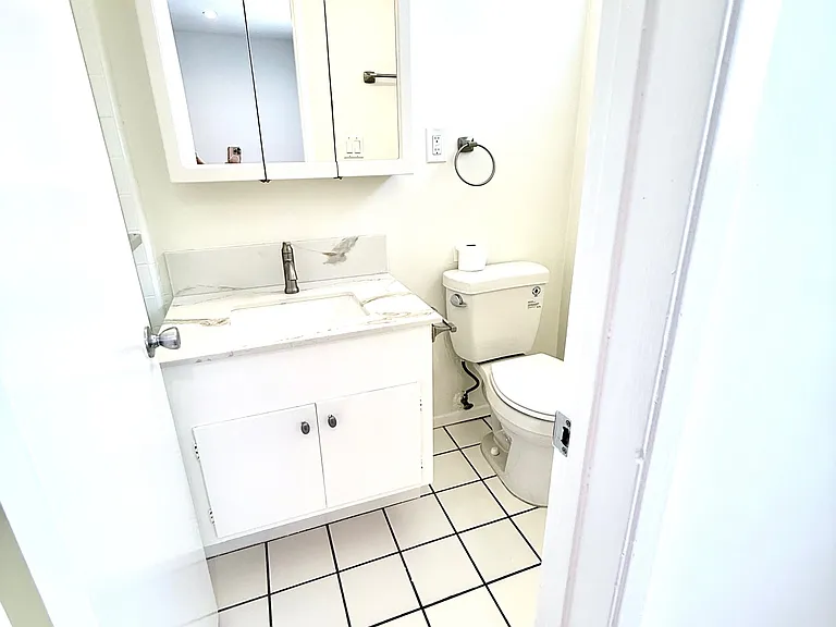 11748 Mayfield Ave #5 — Photo 13