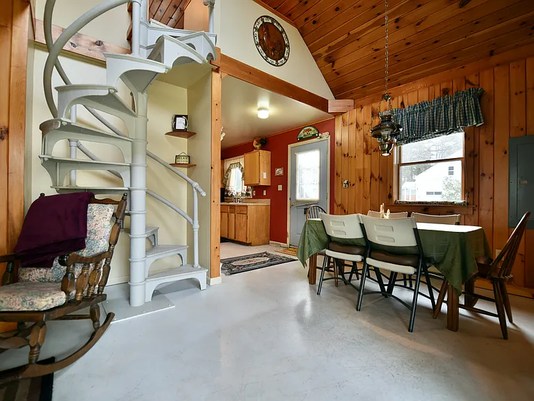 103 Wendell Ave — Photo 6