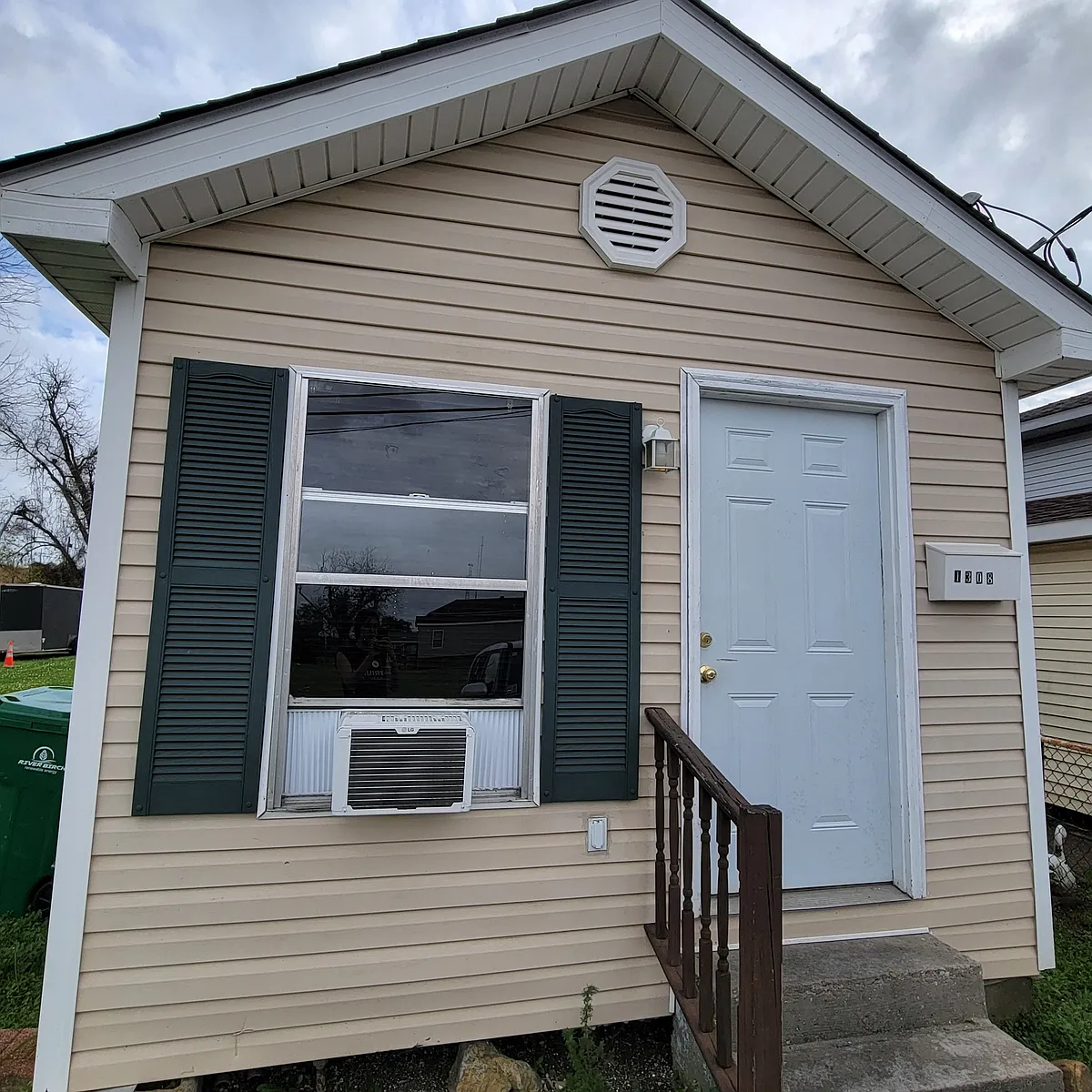 Building Photo - 1308 Cook St