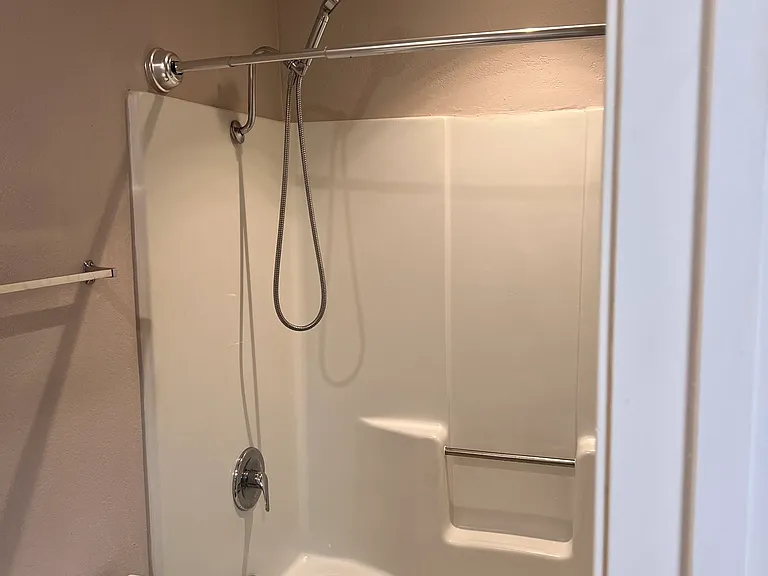 470 N Villa Ct — Photo 8