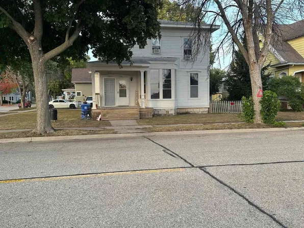 1001 Ferguson St, Charles City, IA 50616