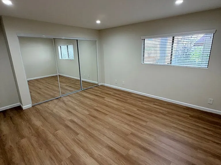 15323 Weddington Street — Photo 24