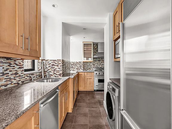 4th image of 301 E 48th St #1516H