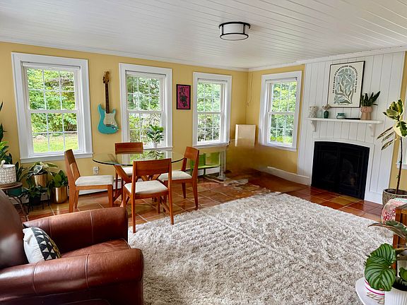5th image of 40 Stonybrook Road