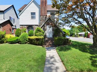 209-19 33rd Rd, Bayside, NY 11361