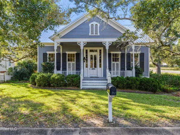 4124 Dantzler St, Moss Point, MS 39563